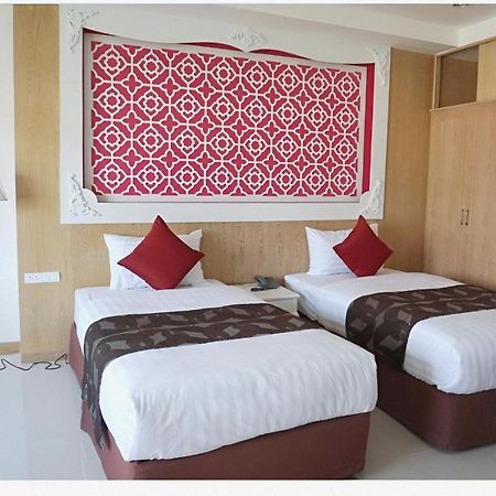 Готель Lucky Sun Patong Екстер'єр фото