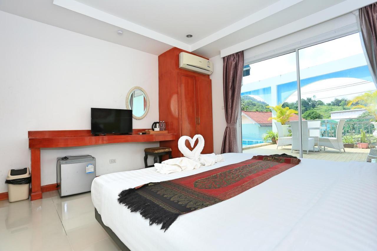 Готель Lucky Sun Patong Екстер'єр фото