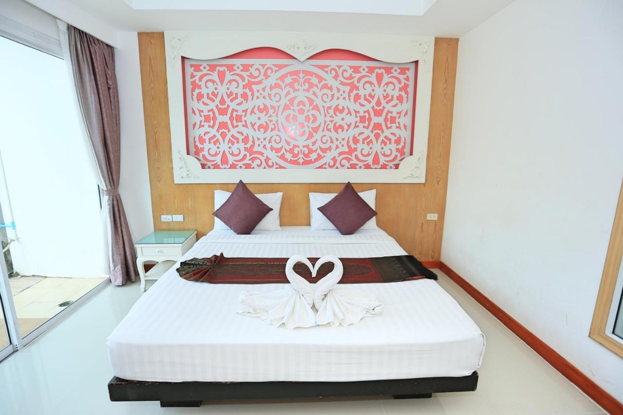 Готель Lucky Sun Patong Екстер'єр фото